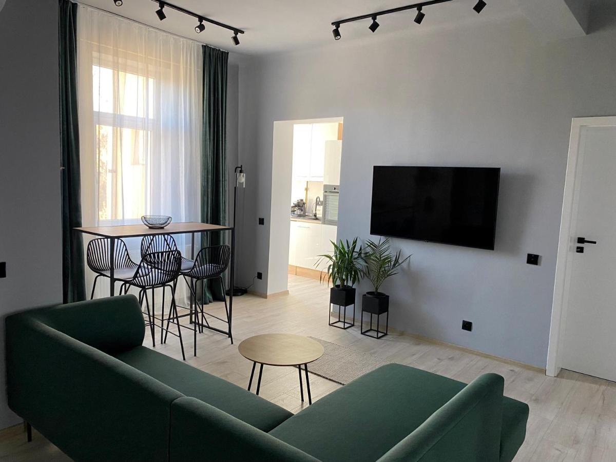 Dani'S Home Away From Home Oradea Exterior photo